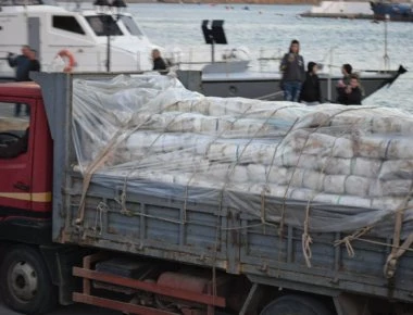 Προφυλακίστηκε το πλήρωμα του σκάφους με 1,3 τόνους «σοκολάτας»- Αρνούνται την εμπλοκή αλλά είναι «στρατολογημένοι»
